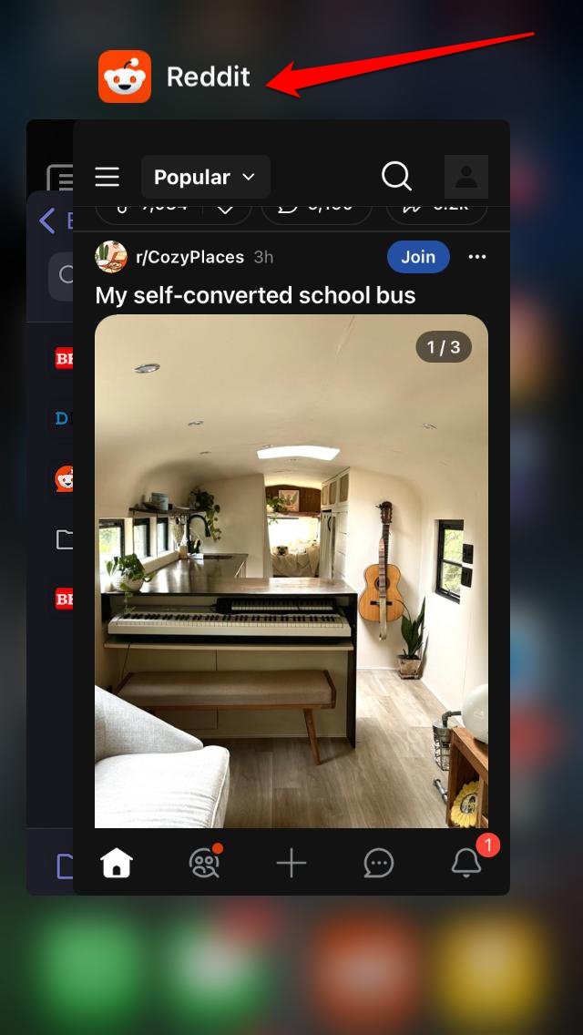 force close Reddit app on iPhone