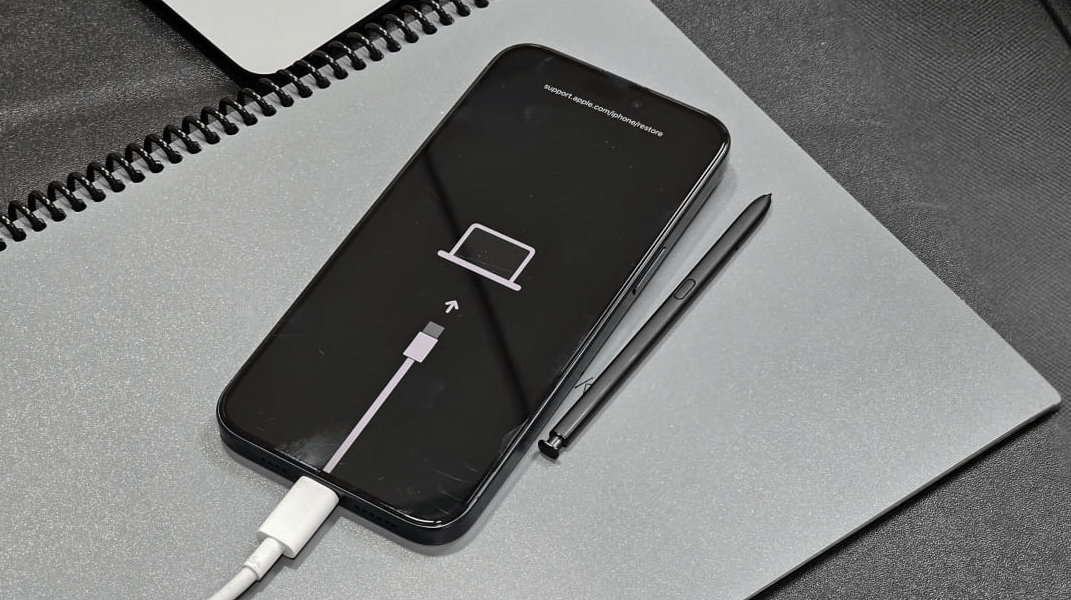 you will see a cable on the black screen pointing towards your laptop indicating that your iPhone is now in recovery mode.